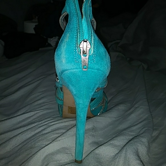 Turquoise Heels 👠 - Picture 3 of 4